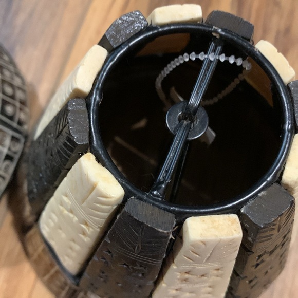 Set of vintage carved bone and horn large beads made into mini lamp shades 4-5” - Picture 6 of 8